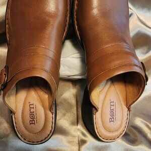 Born Avoca Leather Clogs Size 10
